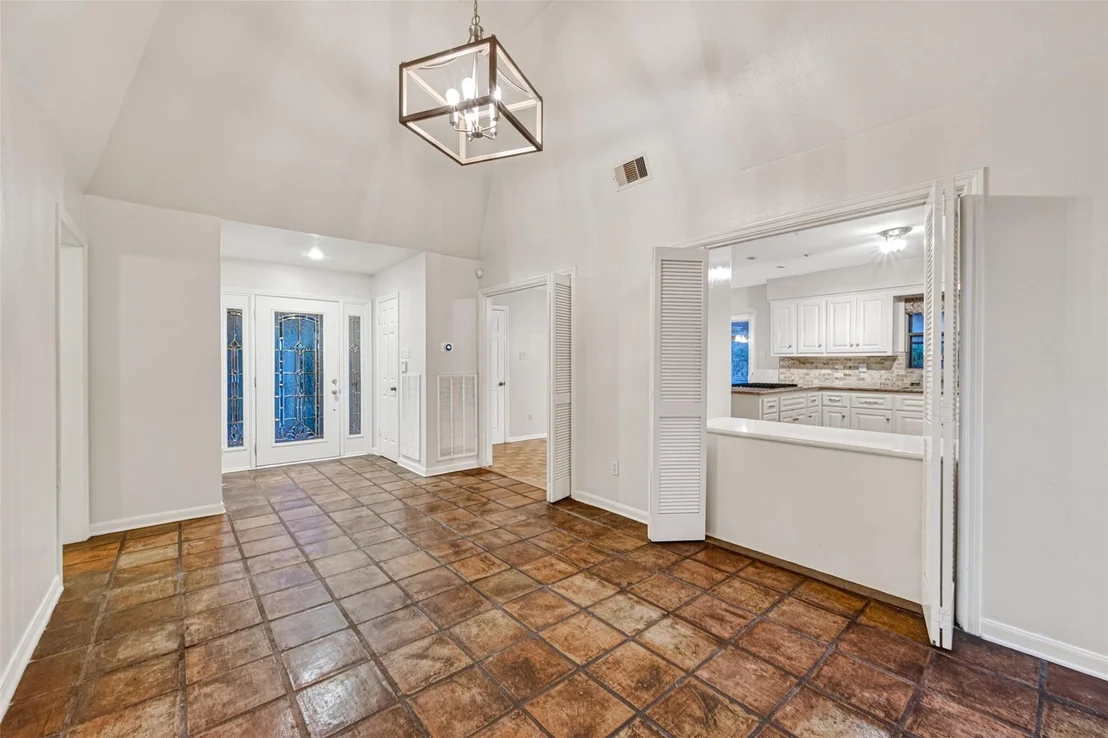 Photo of 618 Longview Drive