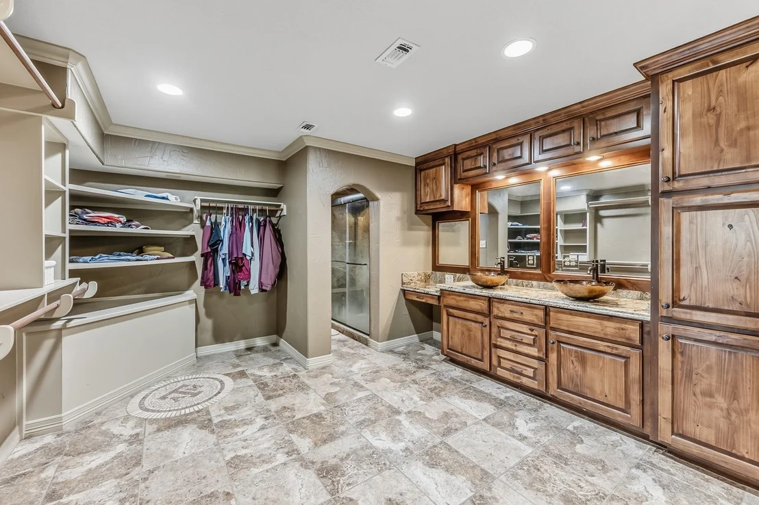 Photo of 1100 Broadmoor Drive