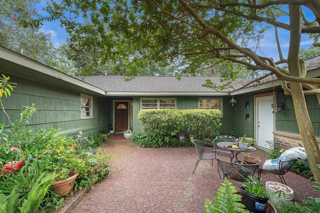 Photo of 8427 Westview Drive