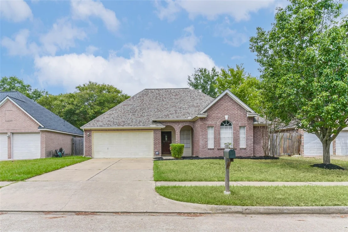 Photo of 22010 Kenlake Drive