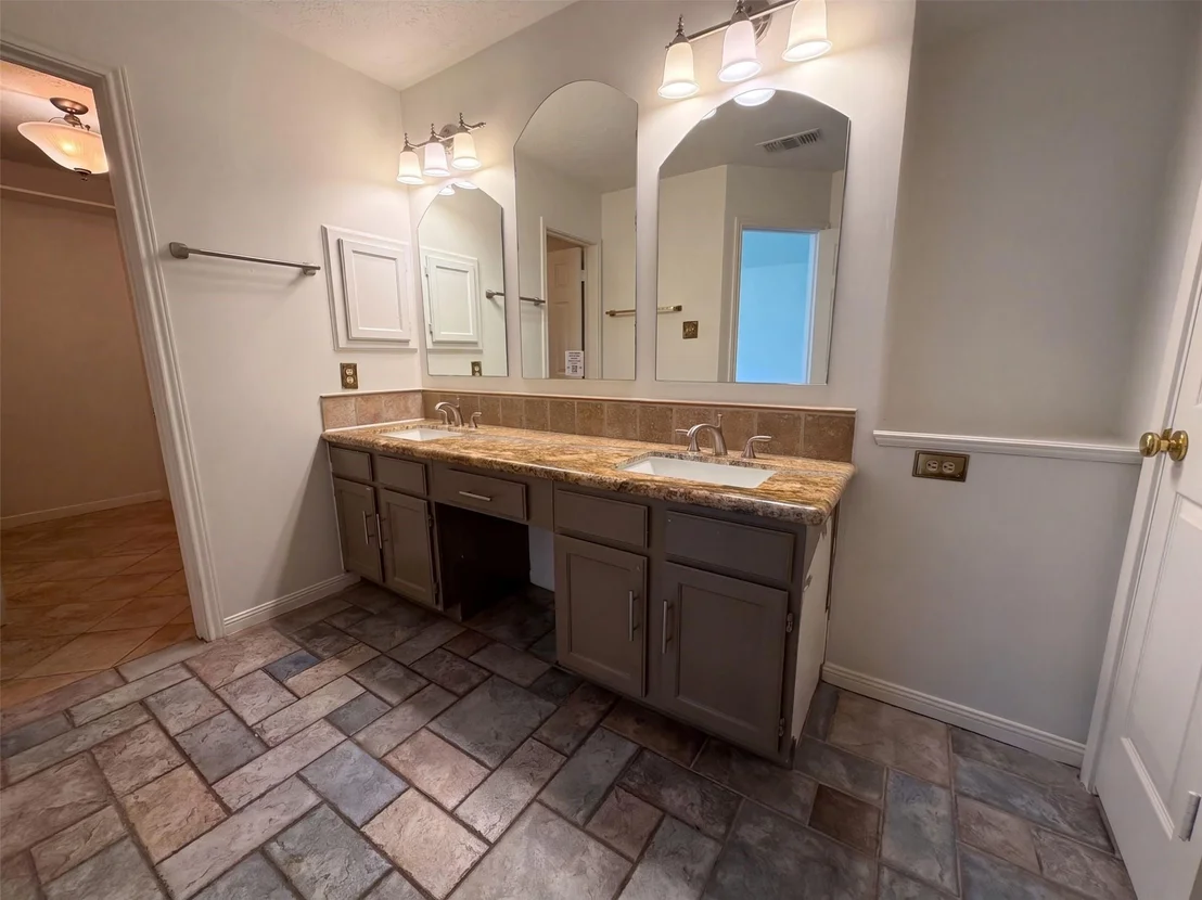 Photo of 1115 Long Prairie Drive