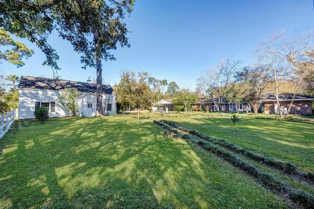 Photo of 5 E Rivercrest Drive