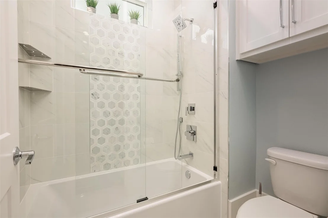 Photo of 2425 Audubon Avenue