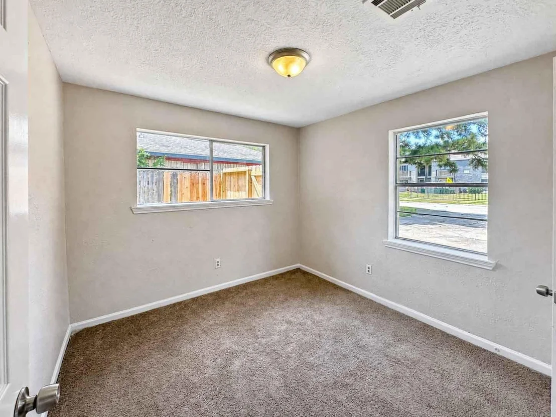 Photo of 8710 Parkway Forest Drive