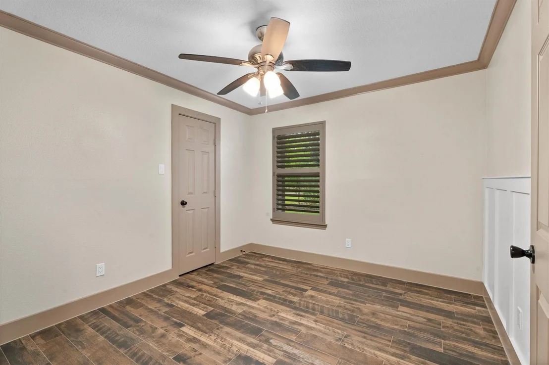 Photo of 1512 Glen Oaks Drive