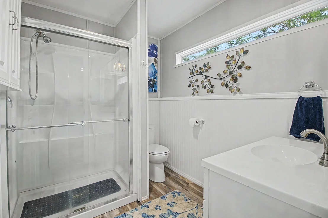 Photo of 637 Lakeview Drive