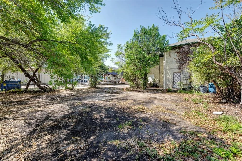Photo of 1203 Waugh Drive