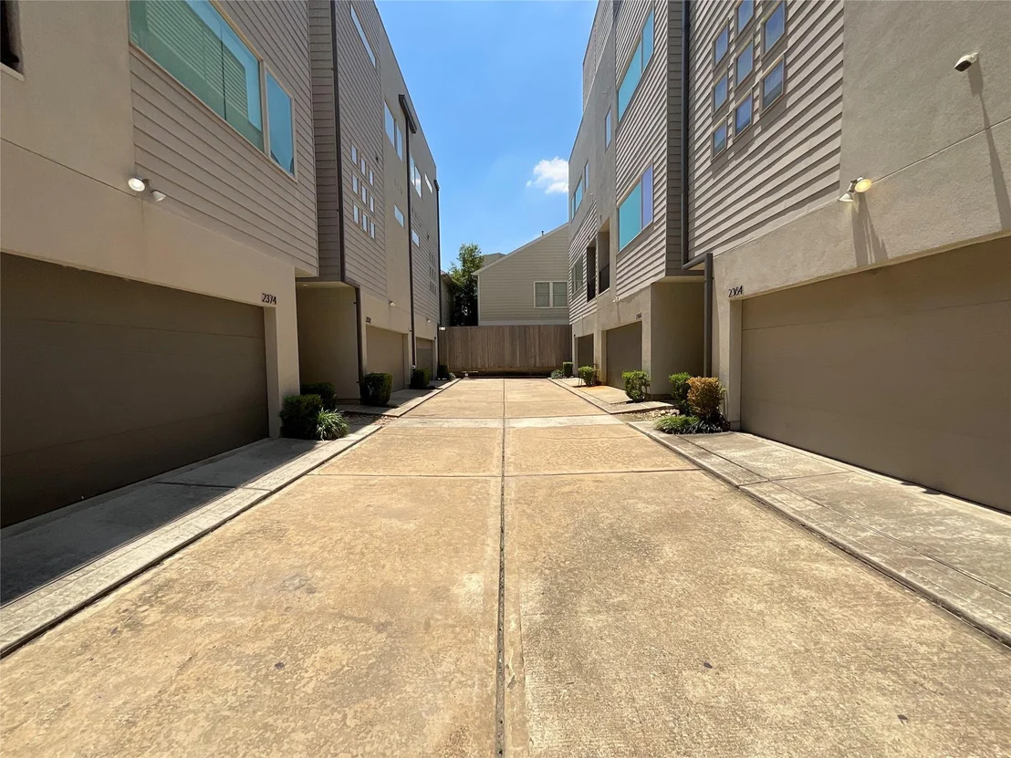 Photo of 2364 Commerce Street