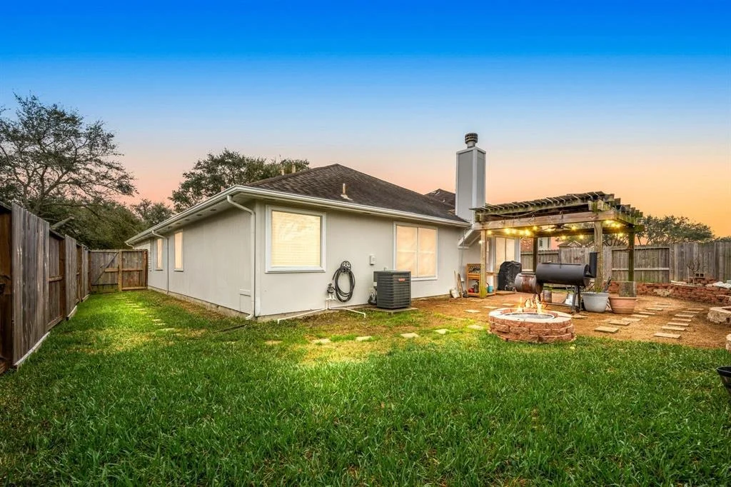Photo of 2877 Pointe Drive