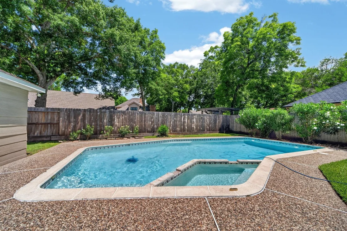 Photo of 1602 S Hearthside Drive