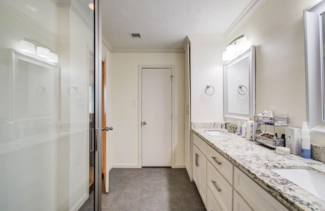 Photo of 9818 Emnora Lane