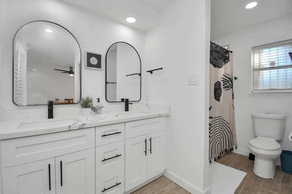 Photo of 9603 Sharpview Drive