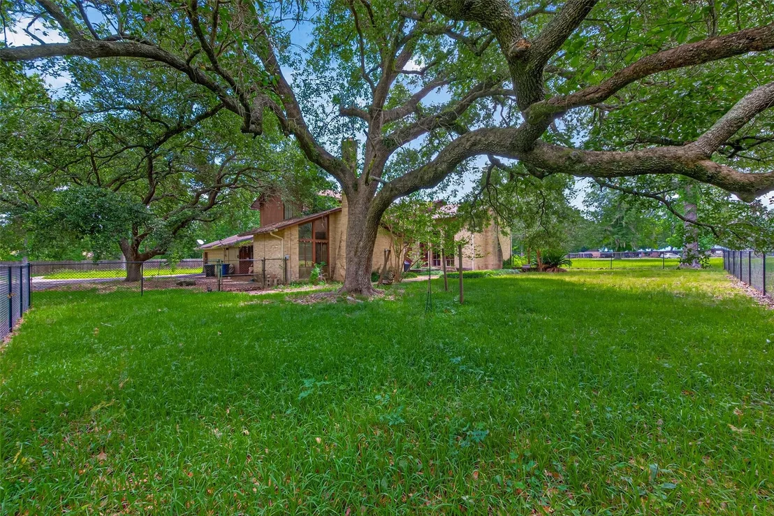 Photo of 219 Cardinal Drive
