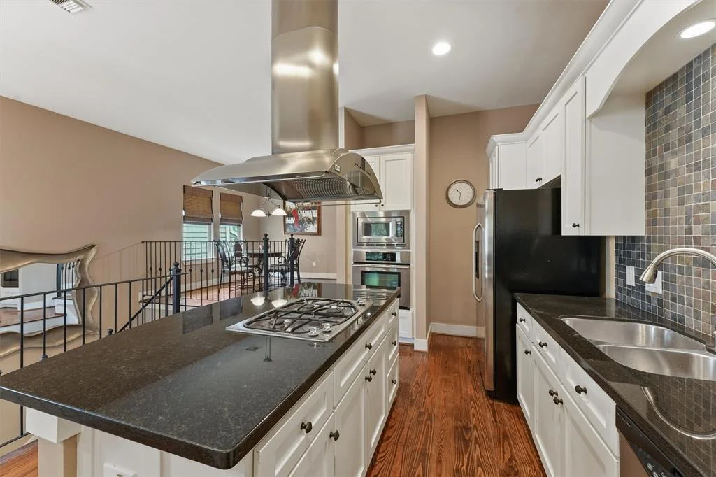 Photo of 906 Lawrence Street