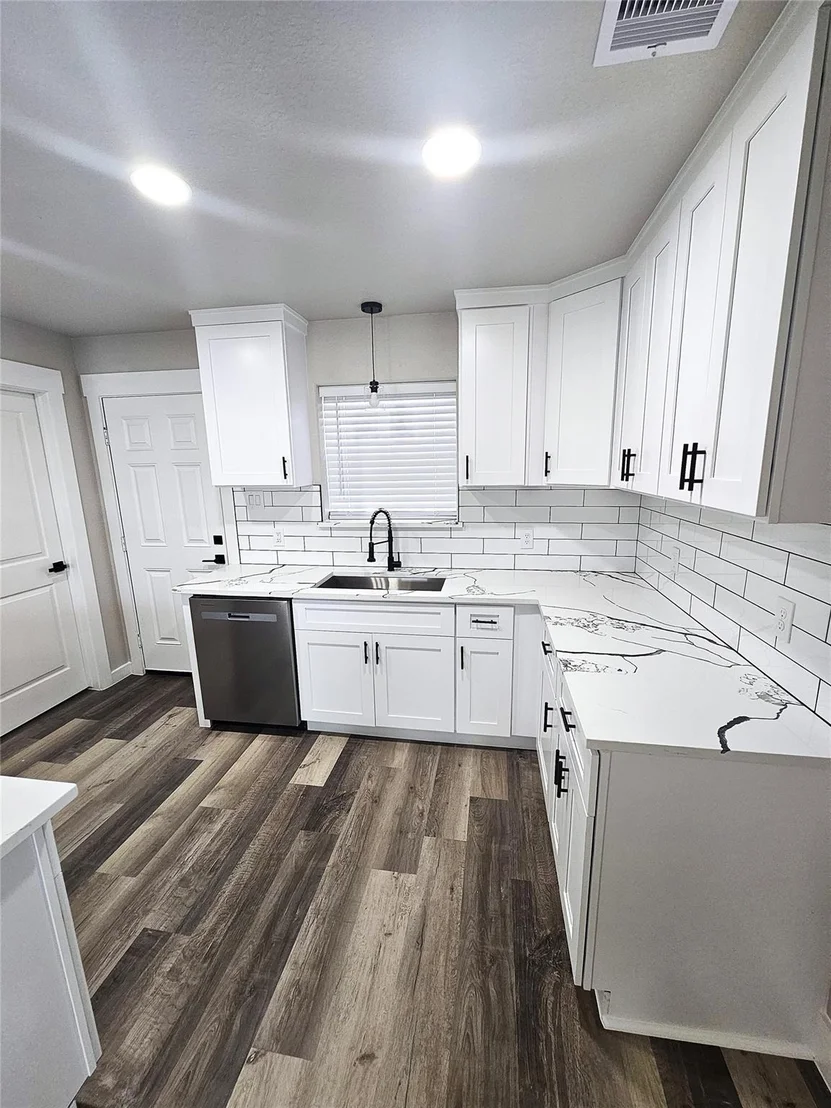 Photo of 1005 Robinhood Lane