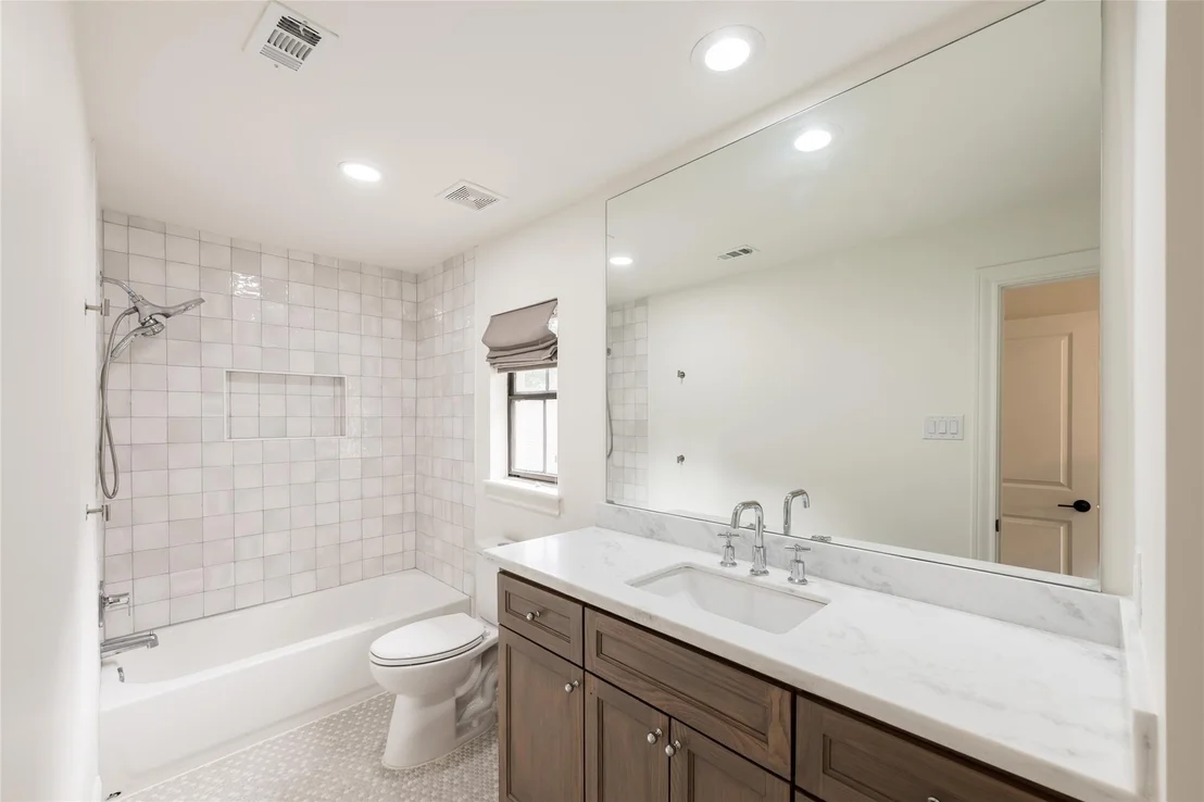 Photo of 25 Woodsborough Circle