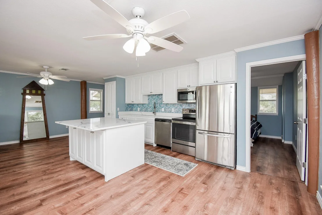 Photo of 2116 W Bayshore Drive