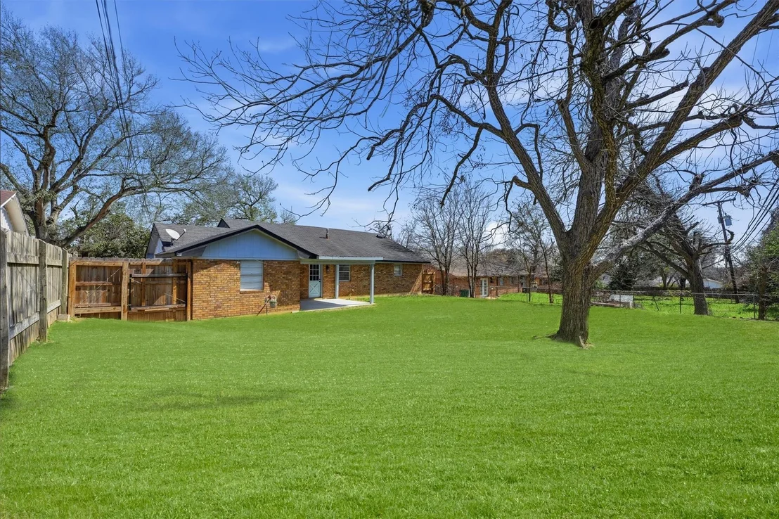 Photo of 2412 Airline Drive