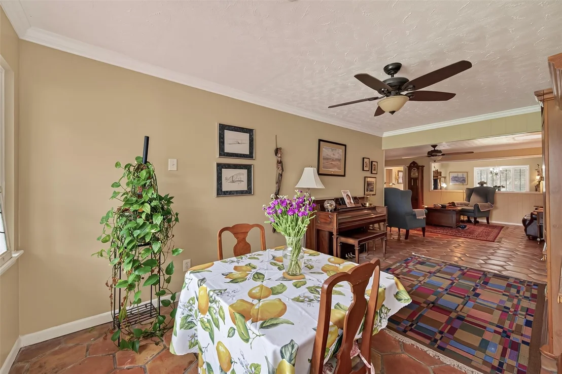Photo of 10062 Warwana Road