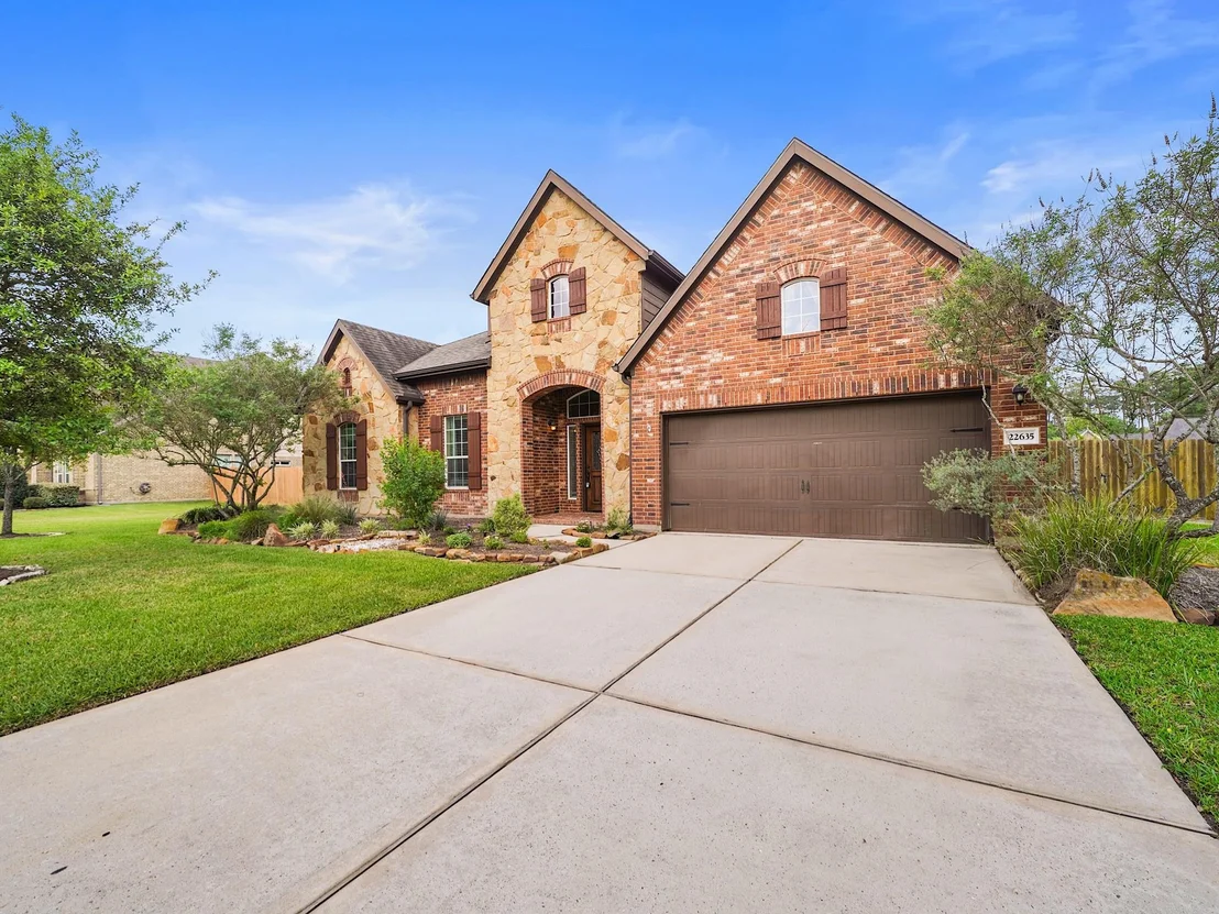 Photo of 22635 Pineleigh Court
