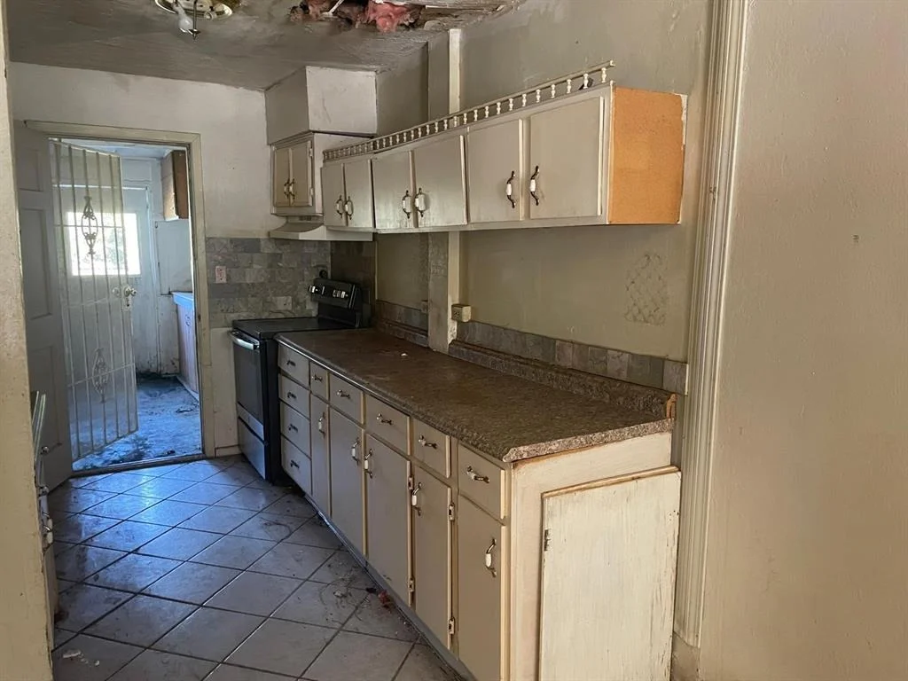 Photo of 7883 Hamlet Street