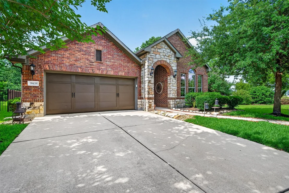 Photo of 19639 Mills Glen Drive