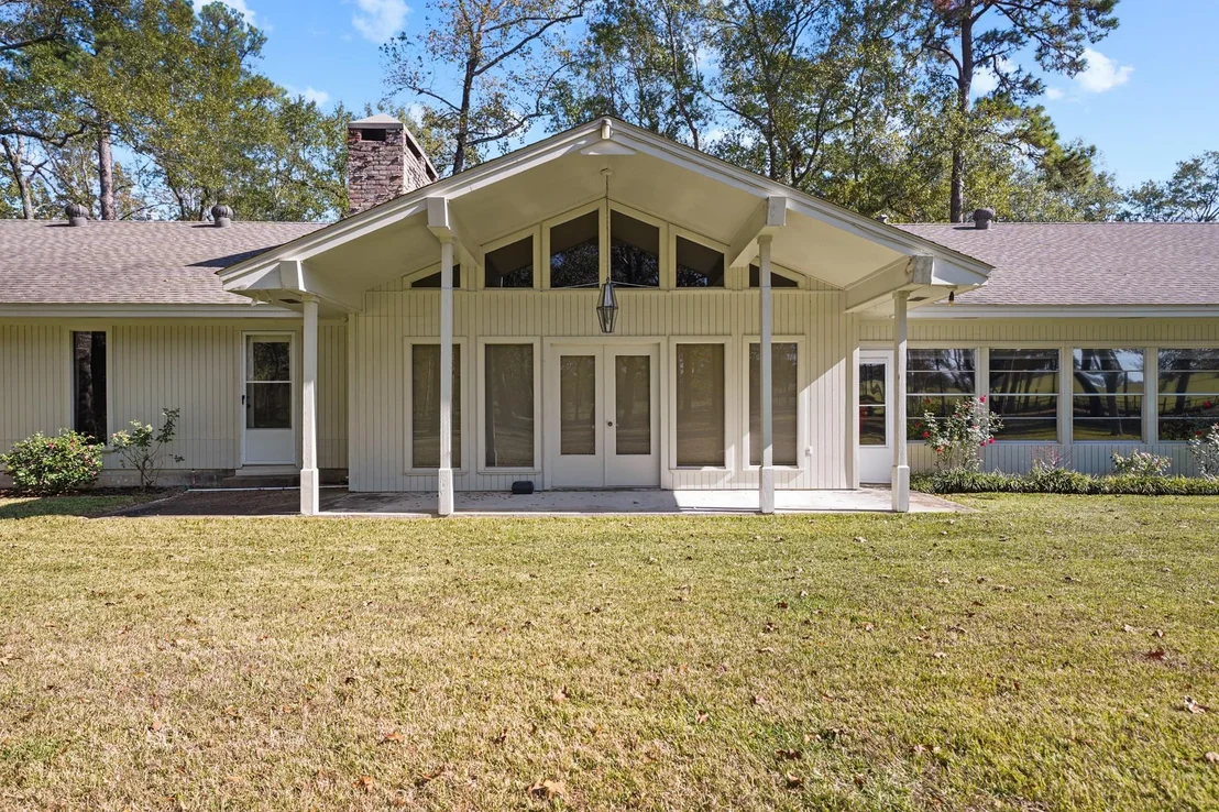 Photo of 1204 Live Oak Lane