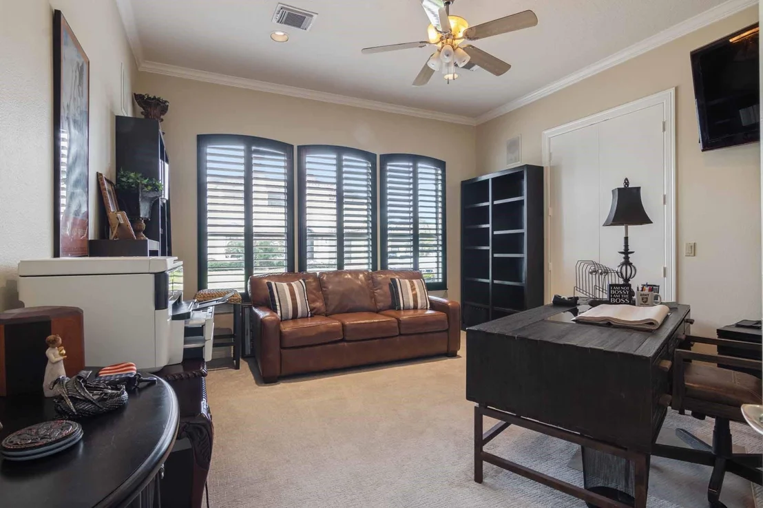 Photo of 537 Villa Drive