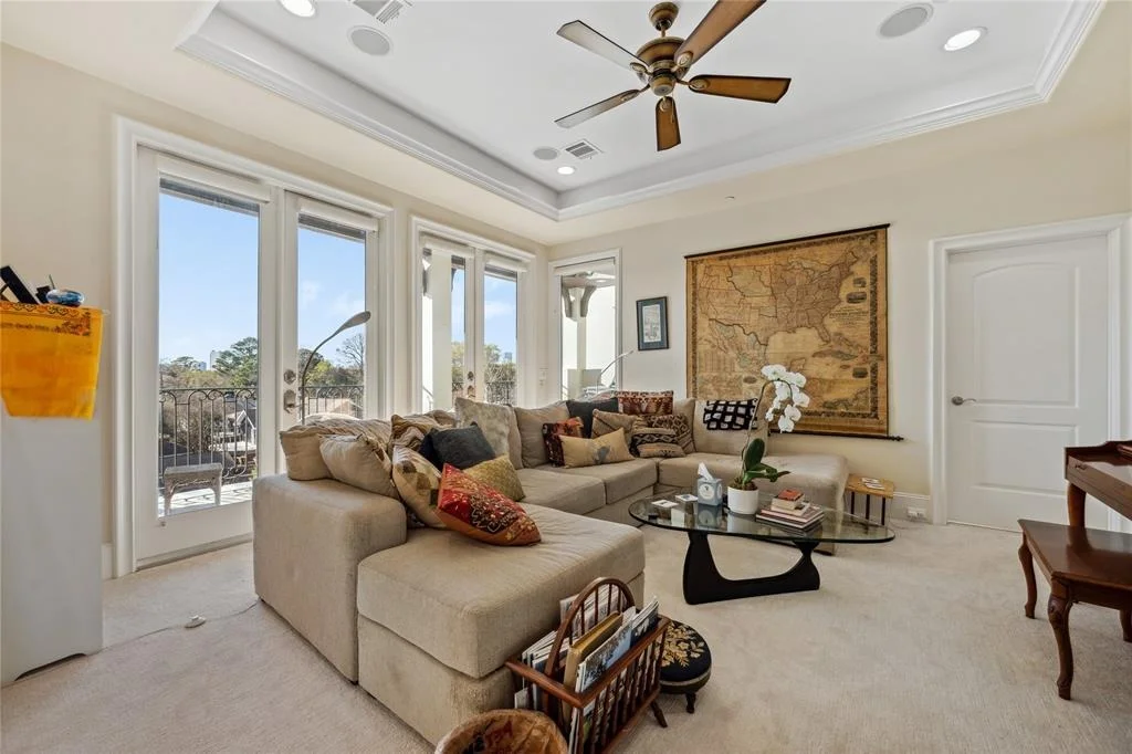 Photo of Unit E at 1700 Sunset Boulevard