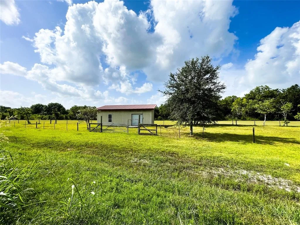 Photo of 1624 Hatfield  Faces Mchard Road