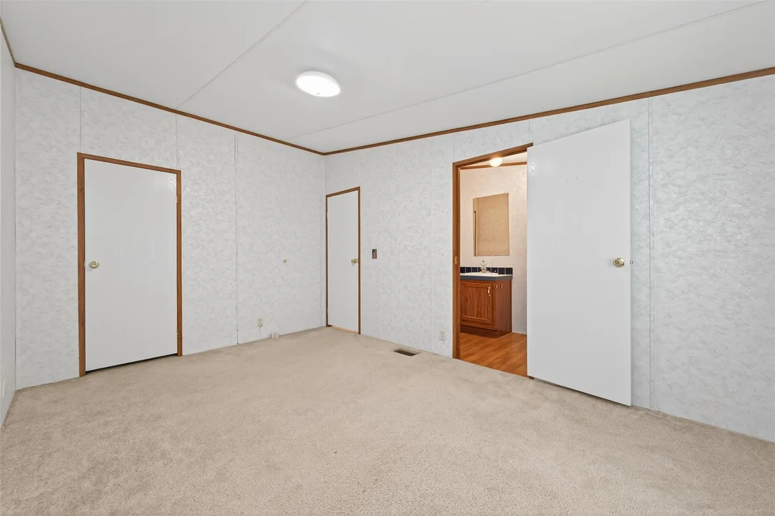 Photo of 121 E Oak Shadows