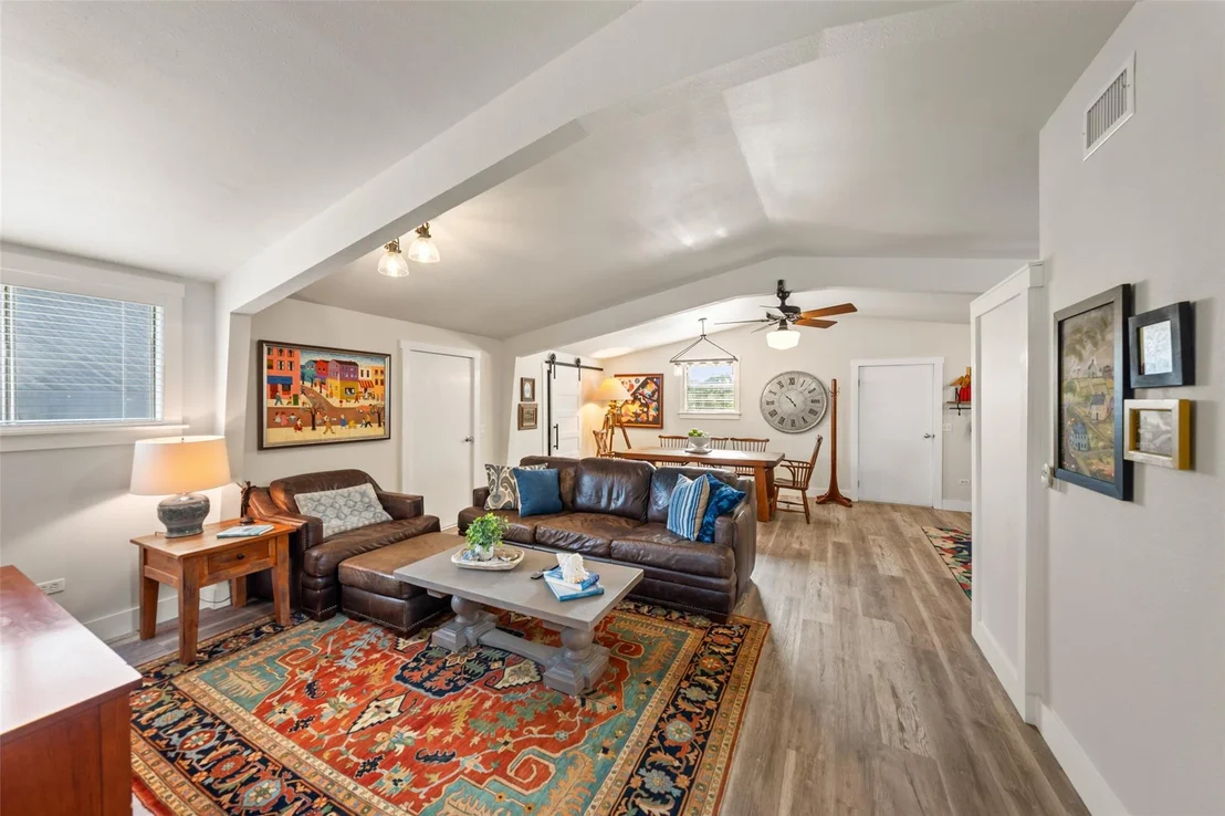 Photo of 1402 County Road 243