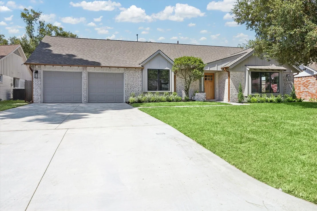 Photo of 10422 Timberoak Drive