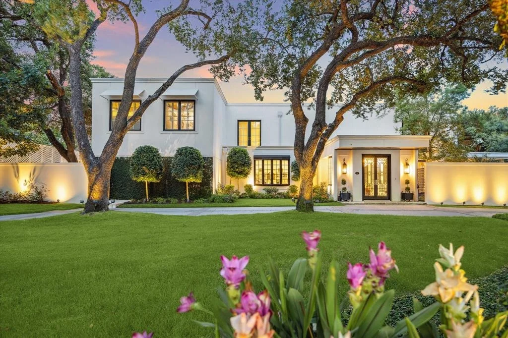 Photo of 2411 River Oaks Boulevard