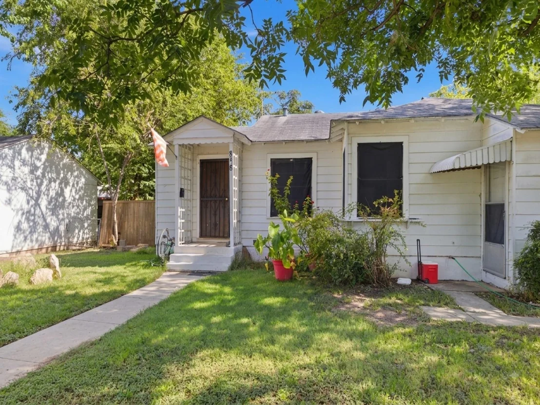 Photo of 858 Lee Hall