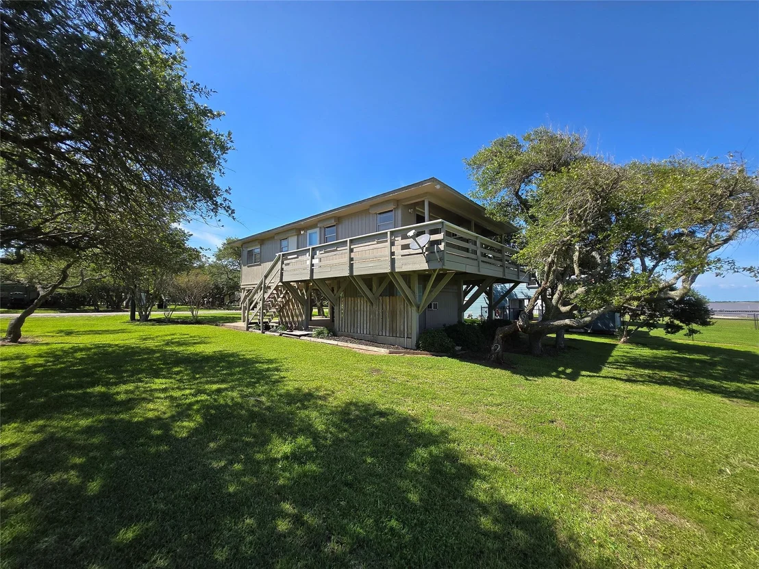 Photo of 2182 W Bayshore Drive