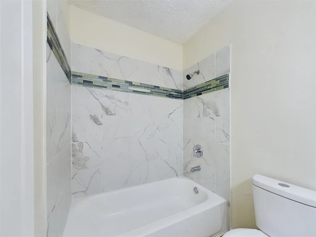 Photo of Unit 13A at 2501 Gulf Freeway