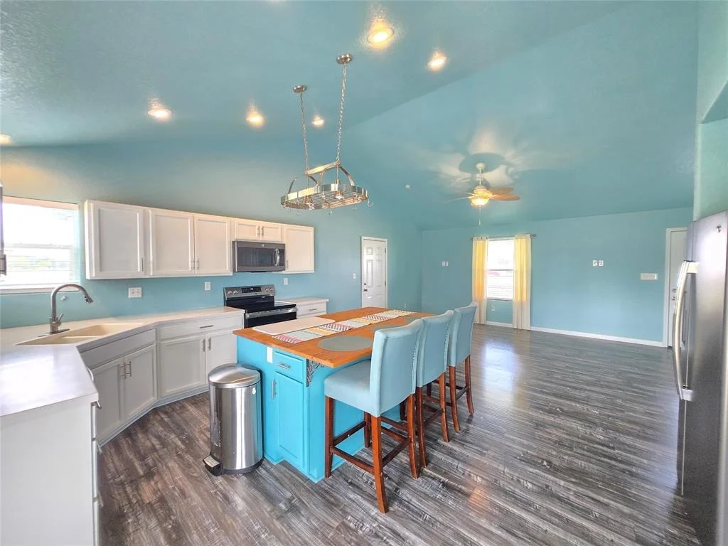 Photo of 657 Bayview Drive