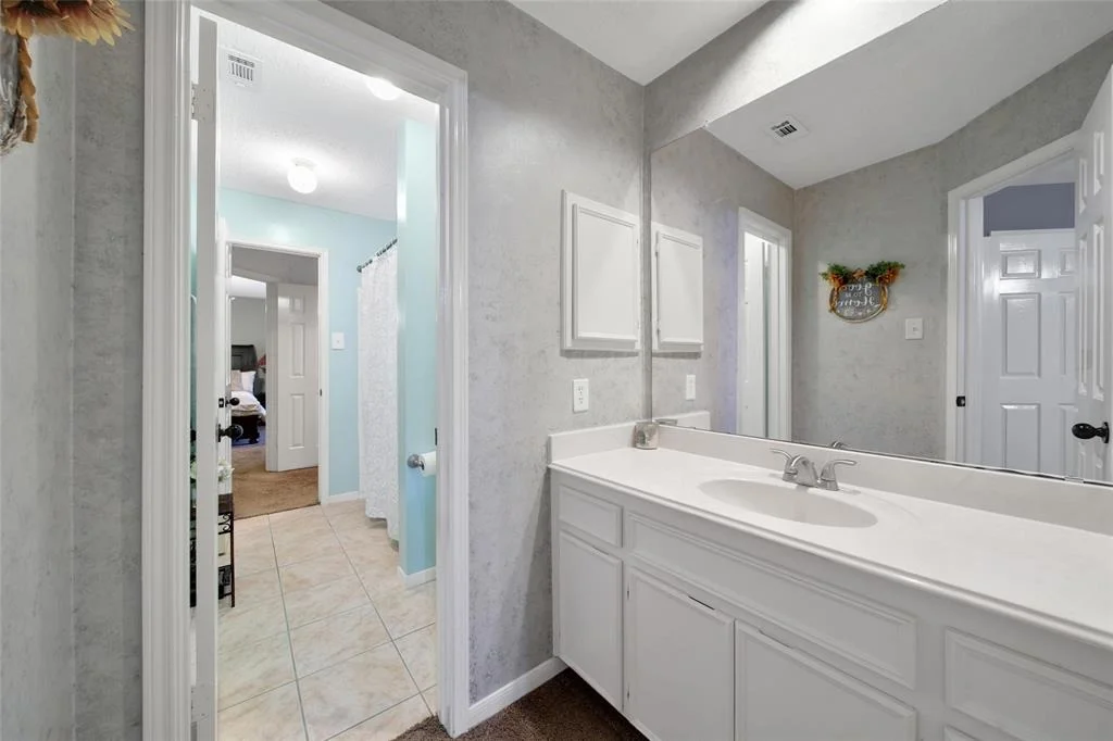 Photo of 16702 Avenfield Road