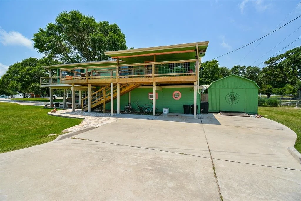 Photo of 2365 W Bayshore Drive