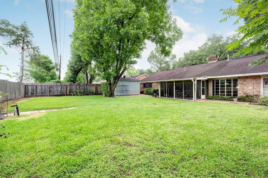 Photo of 5922 Willowbend Boulevard