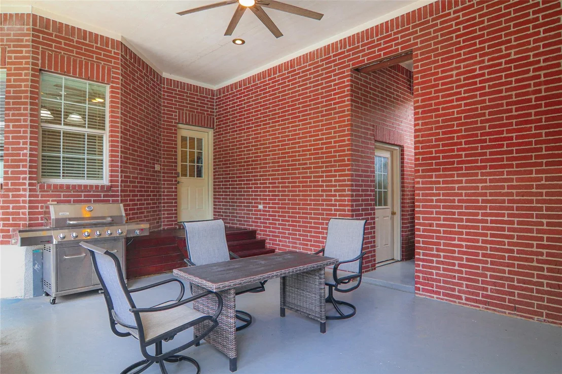 Photo of 19602 Riverwalk Drive