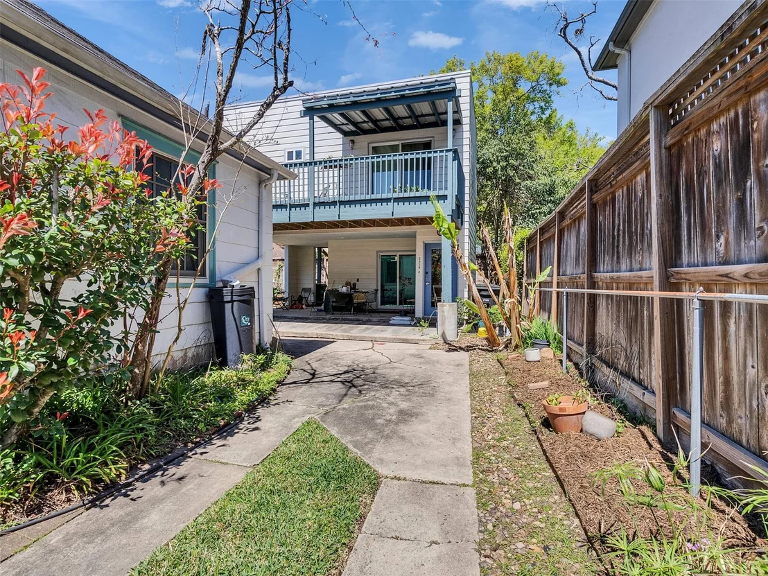 Photo of 2328 South Boulevard