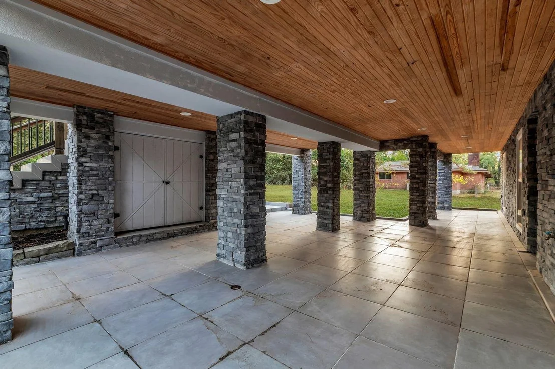 Photo of 83 White Oak Drive N