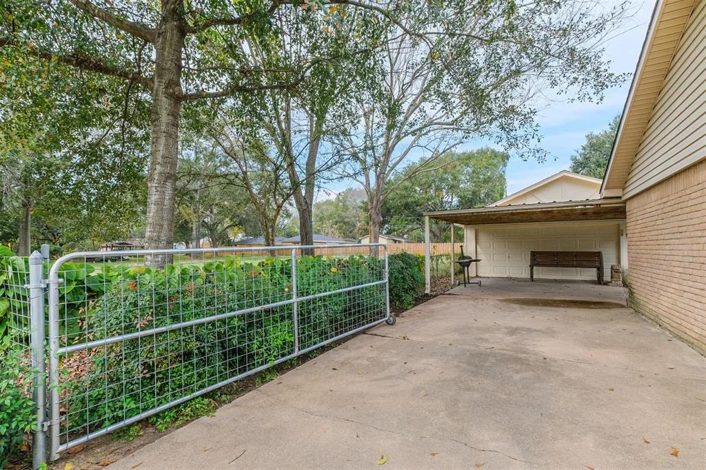 Photo of 20106 Edworthy Road