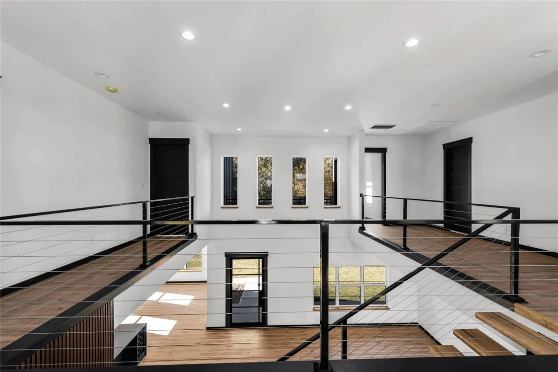 Photo of 7292 Edgewater Drive