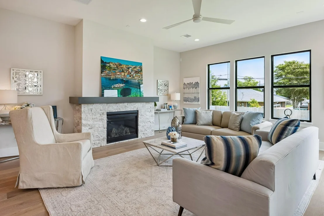 Photo of 2214 Chantilly Lane