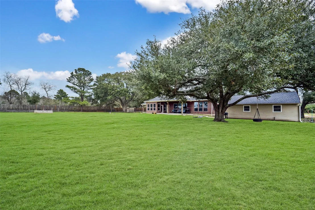 Photo of 19407 Pine Tree Lane