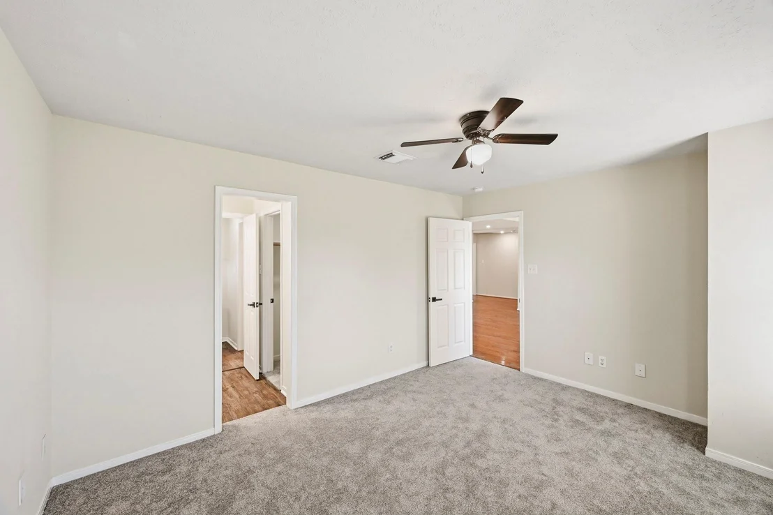 Photo of 215 Crabapple Drive