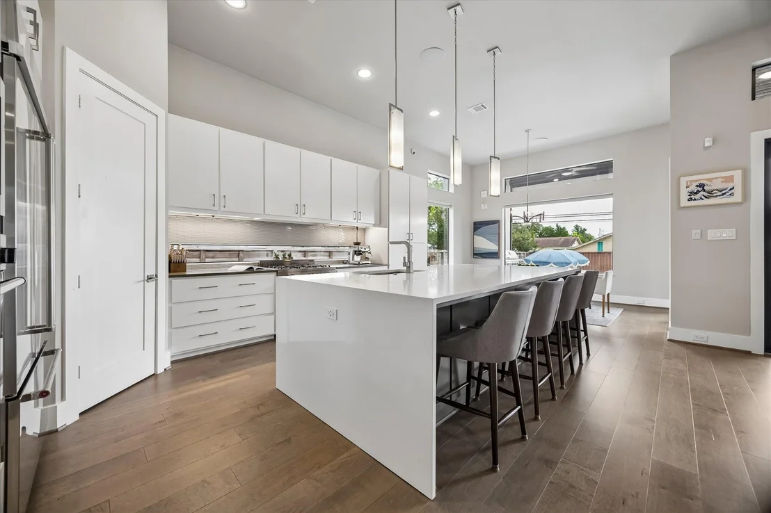 Photo of 1335 Du Barry Lane